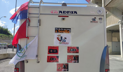 Salida de autocaravanas osasunistas desde El Sadar rumbo a Sevilla