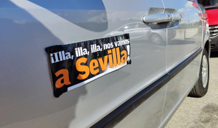 Salida de autocaravanas osasunistas desde El Sadar rumbo a Sevilla