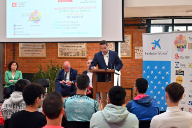 Público asistente y puestos de la Feria Ribera Talent 2023 celebrada en el CIP ETI de Tudela