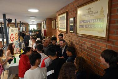 Público asistente y puestos de la Feria Ribera Talent 2023 celebrada en el CIP ETI de Tudela