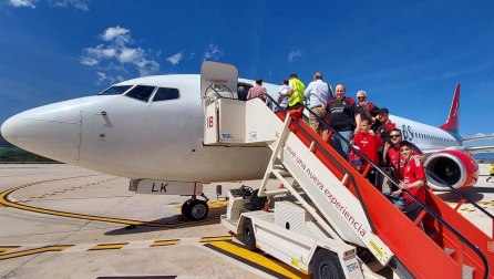 Imagen de los aficionados rojillos en su viaje hacia Sevilla para ver en La Cartuja la final de la Copa del Rey entre Osasuna y Real Madrid.