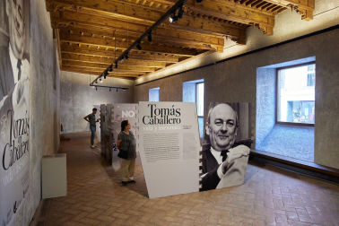 Imagen de la inauguración de la exposición ‘Tomás Caballero. Vida y asesinato’, en el Palacio del Condestable de Pamplona.