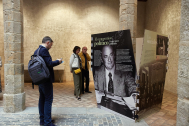 Imagen de la inauguración de la exposición ‘Tomás Caballero. Vida y asesinato’, en el Palacio del Condestable de Pamplona.