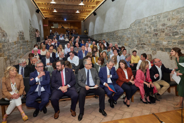 Imagen de la inauguración de la exposición ‘Tomás Caballero. Vida y asesinato’, en el Palacio del Condestable de Pamplona.