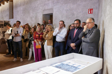 Imagen de la inauguración de la exposición ‘Tomás Caballero. Vida y asesinato’, en el Palacio del Condestable de Pamplona.