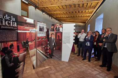 Imagen de la inauguración de la exposición ‘Tomás Caballero. Vida y asesinato’, en el Palacio del Condestable de Pamplona.