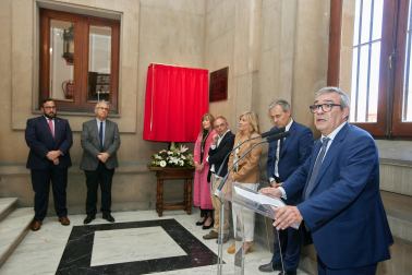 Imagen de la inauguración de la exposición ‘Tomás Caballero. Vida y asesinato’, en el Palacio del Condestable de Pamplona.