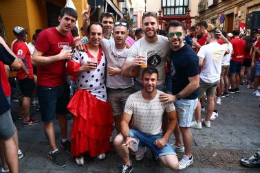 Fotos de la afición de Osasuna por las calles de Sevilla.