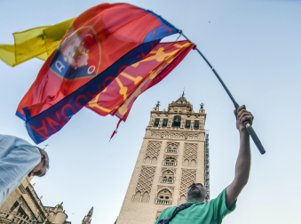 Fotos de la afición de Osasuna por las calles de Sevilla.