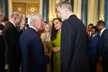 Fotos de la recepción que el rey británico, Carlos III, ofreció en el Palacio de Buckingham a los jefes de Estado invitados a su ceremonia de coronación.