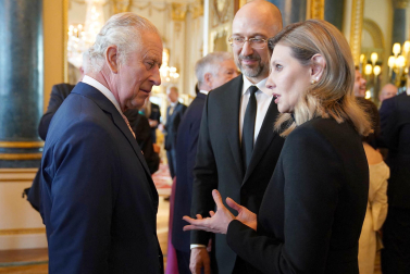 Fotos de la recepción que el rey británico, Carlos III, ofreció en el Palacio de Buckingham a los jefes de Estado invitados a su ceremonia de coronación.