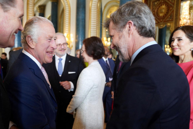 Fotos de la recepción que el rey británico, Carlos III, ofreció en el Palacio de Buckingham a los jefes de Estado invitados a su ceremonia de coronación.