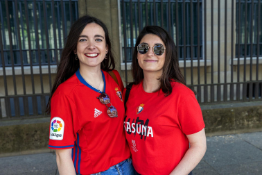Fotos de los aficionados de Osasuna en las calles del centro de Pamplona el día de la final de la Copa del Rey frente al Real Madrid.