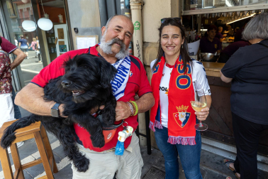 Fotos de los aficionados de Osasuna en las calles del centro de Pamplona el día de la final de la Copa del Rey frente al Real Madrid.