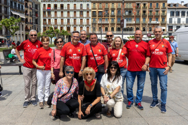 Fotos de los aficionados de Osasuna en las calles del centro de Pamplona el día de la final de la Copa del Rey frente al Real Madrid.