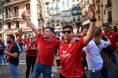 Fotos del ambiente en lo Viejo de Pamplona horas antes del partido.