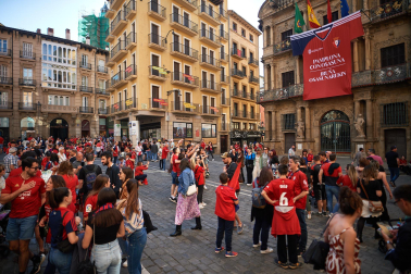Fotos del ambiente en lo Viejo de Pamplona horas antes del partido.