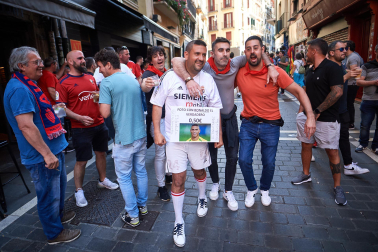 Fotos del ambiente en lo Viejo de Pamplona horas antes del partido.