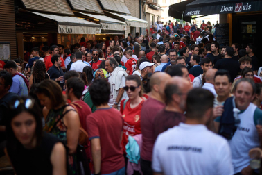 Fotos del ambiente en lo Viejo de Pamplona horas antes del partido.