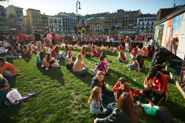 Fotos del ambiente en lo Viejo de Pamplona horas antes del partido.