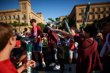 Fotos del ambiente en lo Viejo de Pamplona horas antes del partido.
