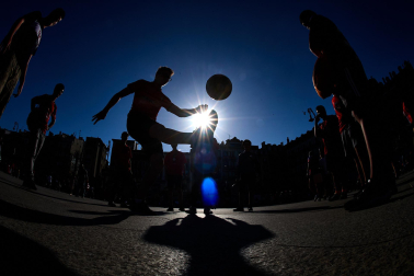 Fotos del ambiente en lo Viejo de Pamplona horas antes del partido.