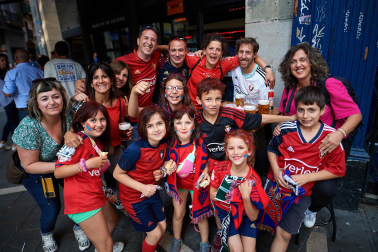 Fotos del ambiente en lo Viejo de Pamplona horas antes del partido.