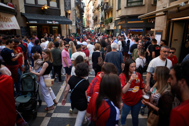 Fotos del ambiente en lo Viejo de Pamplona horas antes del partido.