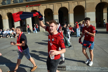 Fotos del ambiente en lo Viejo de Pamplona horas antes del partido.