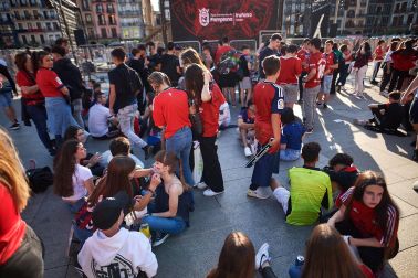 Fotos del ambiente en lo Viejo de Pamplona horas antes del partido.