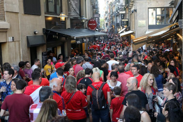 Fotos del ambiente en Pamplona por la final de Copa entre Osasuna y el Real Madrid.