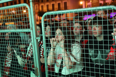 Fotos del ambiente en la plaza del Castillo durante el partido de la final de la Copa del Rey.