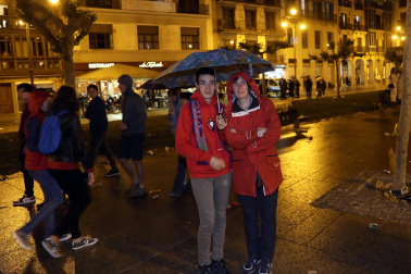 Fotos del ambiente en la plaza del Castillo durante el partido de la final de la Copa del Rey.