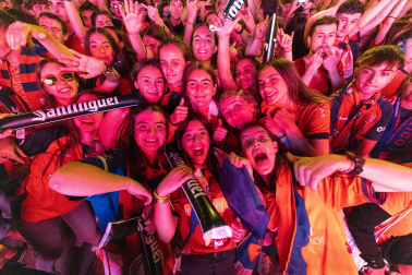 Fotos del ambiente en la plaza del Castillo durante el partido de la final de la Copa del Rey.
