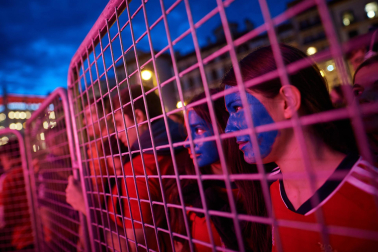 Fotos del ambiente en la plaza del Castillo durante el partido de la final de la Copa del Rey.