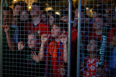 Fotos del ambiente en la plaza del Castillo durante el partido de la final de la Copa del Rey.