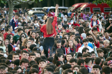 Fotos del ambiente en la plaza del Castillo durante el partido de la final de la Copa del Rey.