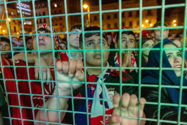 La afición de Osasuna, en la Plaza del Castillo./