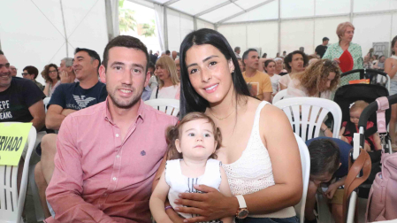 Eric Barandalla y Paola Blandon junto a su hija Abril.