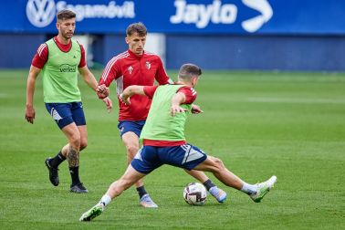 Fotos del entrenamiento de Osasuna en El Sadar ante 4.000 escolares de ‘Aula Rojilla’.