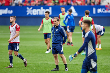 Fotos del entrenamiento de Osasuna en El Sadar ante 4.000 escolares de ‘Aula Rojilla’.