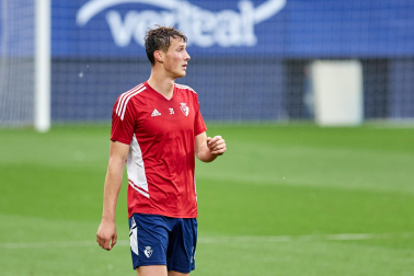 Fotos del entrenamiento de Osasuna en El Sadar ante 4.000 escolares de ‘Aula Rojilla’.