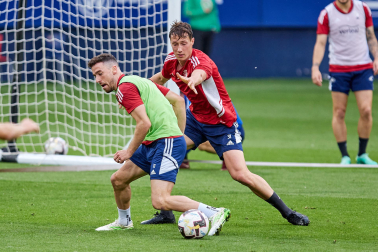 Fotos del entrenamiento de Osasuna en El Sadar ante 4.000 escolares de ‘Aula Rojilla’.