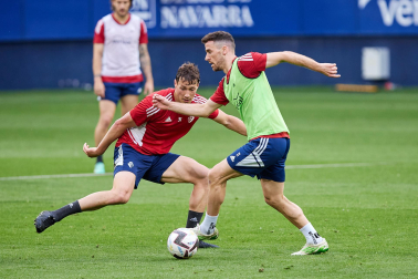 Fotos del entrenamiento de Osasuna en El Sadar ante 4.000 escolares de ‘Aula Rojilla’.