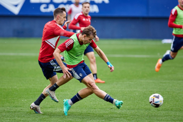 Fotos del entrenamiento de Osasuna en El Sadar ante 4.000 escolares de ‘Aula Rojilla’.