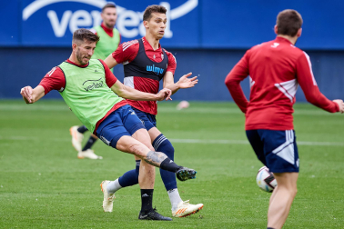 Fotos del entrenamiento de Osasuna en El Sadar ante 4.000 escolares de ‘Aula Rojilla’.