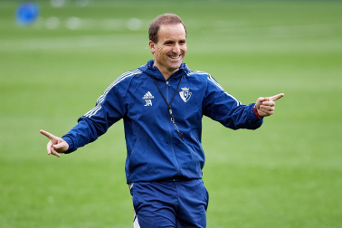 Fotos del entrenamiento de Osasuna en El Sadar ante 4.000 escolares de ‘Aula Rojilla’.