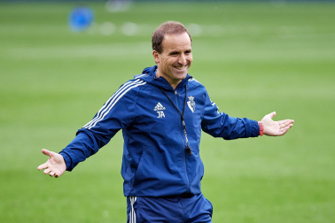 Fotos del entrenamiento de Osasuna en El Sadar ante 4.000 escolares de ‘Aula Rojilla’.