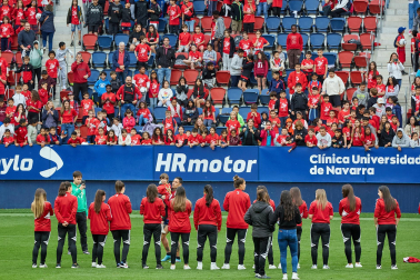 Fotos del entrenamiento de Osasuna en El Sadar ante 4.000 escolares de ‘Aula Rojilla’.