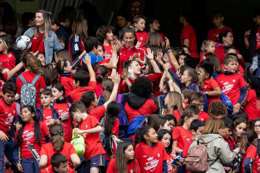 Fotos del entrenamiento de Osasuna en El Sadar ante 4.000 escolares de ‘Aula Rojilla’.